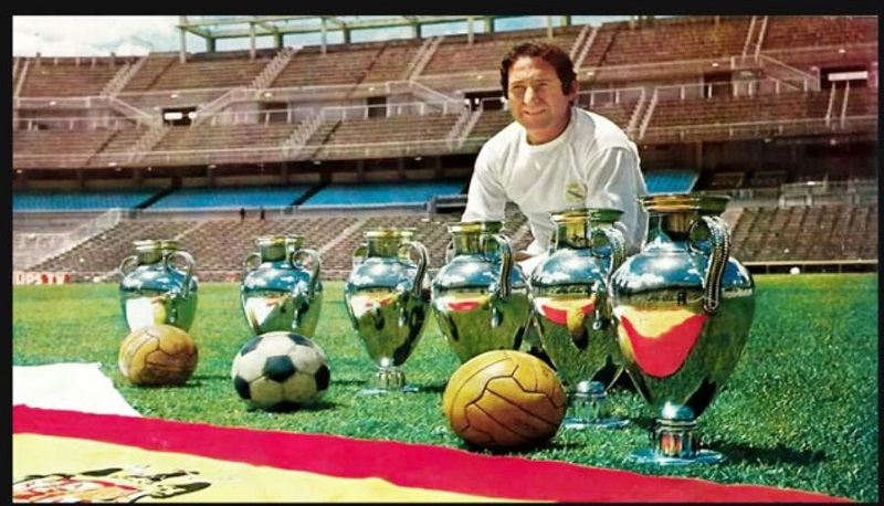 Tiền vệ Francisco Gento Tiền vệ Francisco Gento