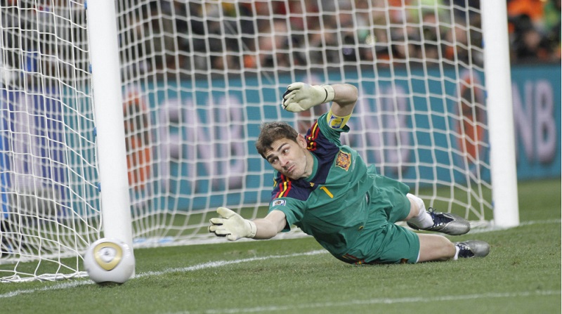 Thủ môn huyền thoại Iker Casillas