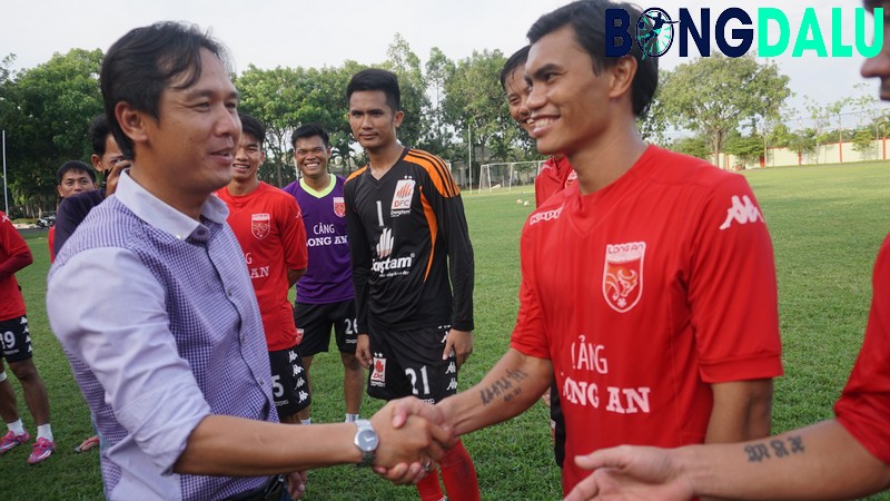 Cầu thủ Minh Phương thường xuyên có các hoạt động xã hội liên quan đến bóng đá